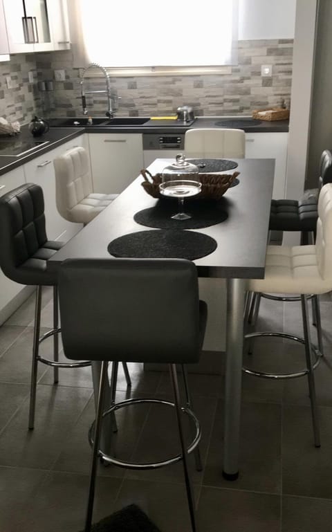 Food and drinks, Dining area