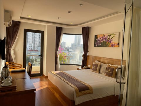Restaurant/places to eat, Bed, Day, Hot Spring Bath, Hot Spring Bath, View (from property/room), Balcony/Terrace, Balcony/Terrace, Photo of the whole room, Dining area, Beach, Bedroom, City view, Landmark view, Supermarket/grocery shop, ATM, currency exchange, internet, internet, elevator