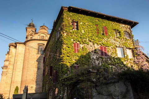 Property building, Restaurant/places to eat