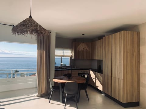 Kitchen or kitchenette, Dining area, Sea view