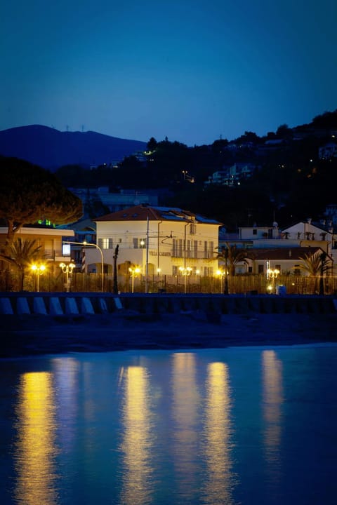 Residence Villa Carmen fronte mare a 50 mt Apartment hotel in Pietra Ligure