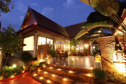 Property building, Facade/entrance, Garden