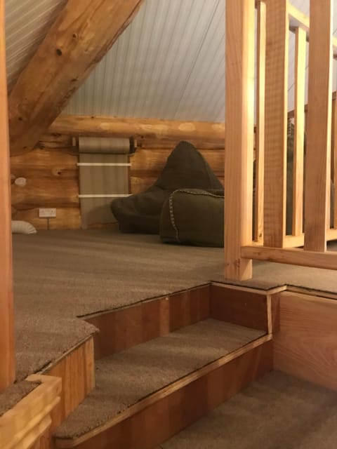 Coed y Marchog Woodland Retreat Nature lodge in Wales