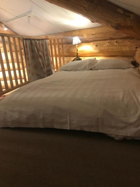 Coed y Marchog Woodland Retreat Nature lodge in Wales