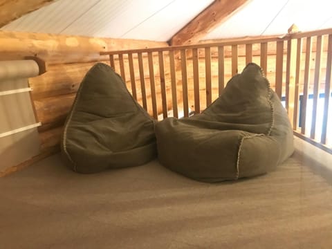 Coed y Marchog Woodland Retreat Nature lodge in Wales