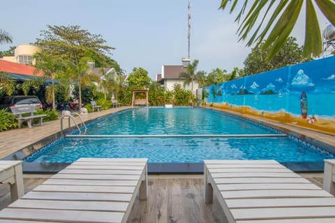 Day, Swimming pool, sunbed
