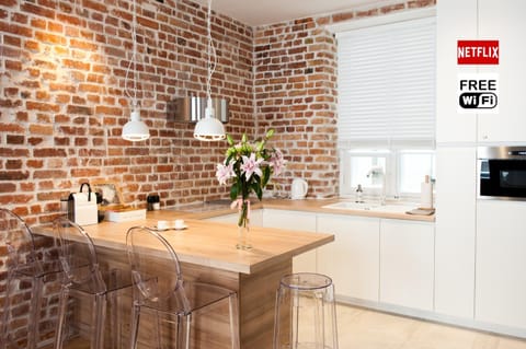Coffee/tea facilities, Kitchen or kitchenette, Dining area