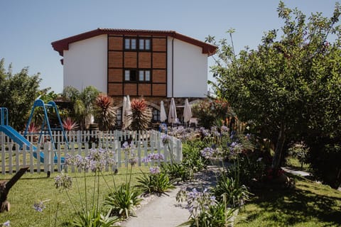 Property building, Spring, Day, Natural landscape, Garden, Garden, Garden view