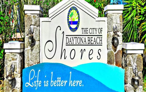 Vacation in Comfort and luxury - "THE SHERWIN" Oceanfront Condominium 906 Apartment in South Daytona