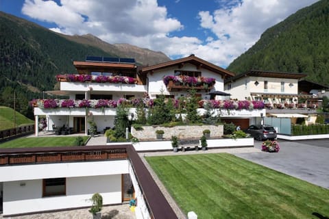 Property building, Spring, Day, Garden, Garden view, Mountain view, Parking