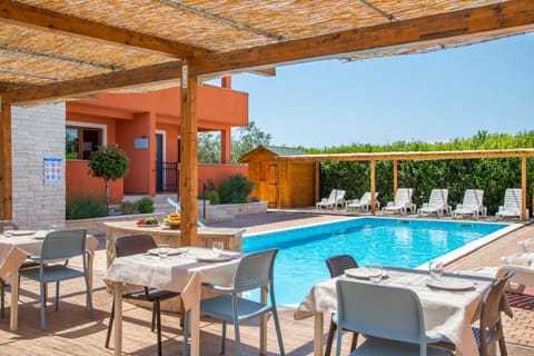 Patio, View (from property/room), Swimming pool, sunbed