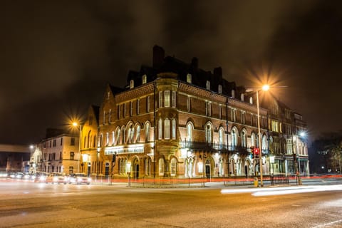 Property building, Facade/entrance, Night