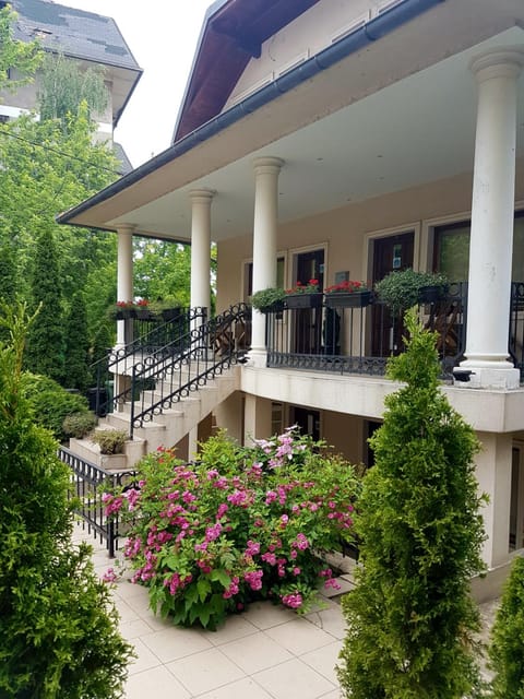 Property building, Patio, Garden, Balcony/Terrace