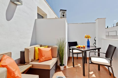View (from property/room), Balcony/Terrace, Decorative detail