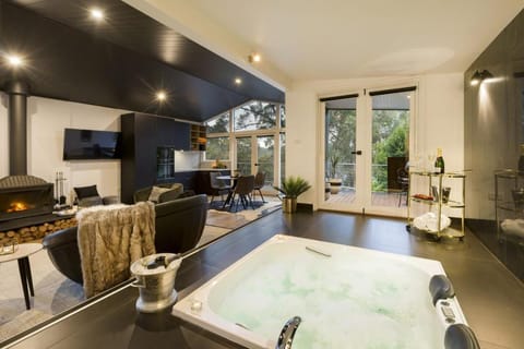 Hot Tub, Balcony/Terrace, Living room, Garden view, Bath, flat iron, kitchen