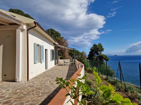 Property building, Natural landscape, Balcony/Terrace, Sea view, Sunrise