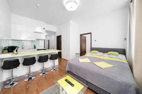 Bed, Kitchen or kitchenette, Living room