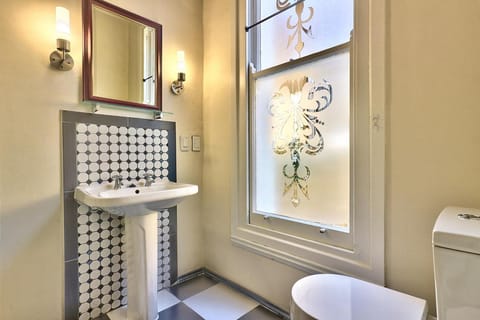 The Cape Colonial Guest House Bed and Breakfast in Cape Town