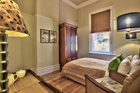 The Cape Colonial Guest House Bed and Breakfast in Cape Town