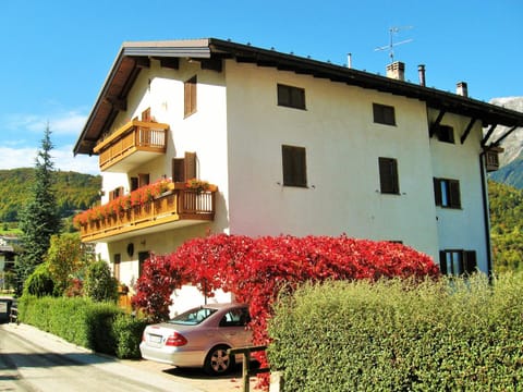 Nearby landmark, Restaurant/places to eat, Facade/entrance, Property logo or sign, Neighbourhood, Natural landscape, Billiard, Darts, Darts, Fishing, Garden, Horse-riding, Minigolf, Nightclub / DJ, Ski School, Skiing, Beach, Canoeing, Hiking, Hiking, Cycling, Diving, Diving, Evening entertainment, Autumn, On site, Garden view, Street view, Supermarket/grocery shop, Swimming pool, Sports