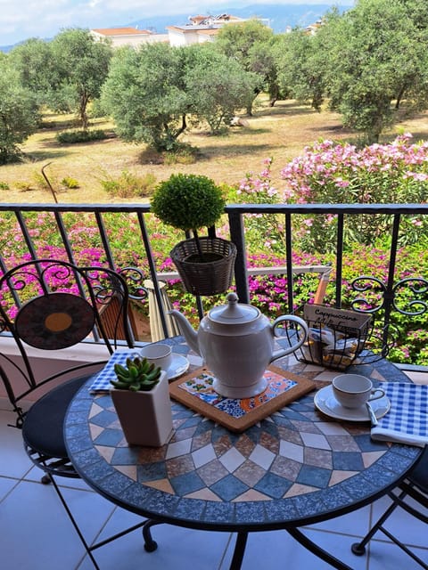 Spring, Balcony/Terrace, Mountain view