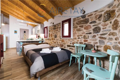 Property building, Bed, Bedroom