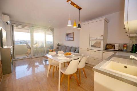 Kitchen or kitchenette, Living room, Seating area