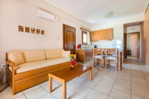 Kitchen or kitchenette, Living room, Seating area, Dining area, oven, air conditioner