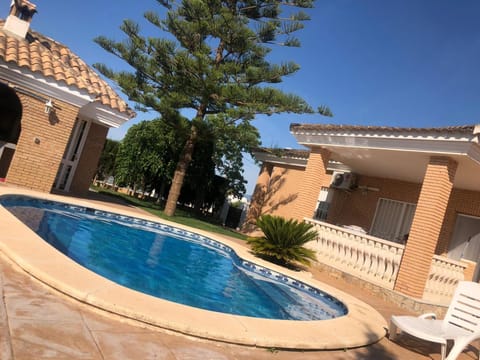 Pool view, Swimming pool, sunbed