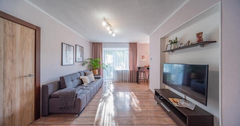 Communal lounge/ TV room, TV and multimedia, Living room, Seating area