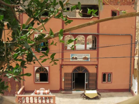 Facade/entrance