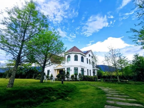 Property building, Spring, Natural landscape, Garden, Garden view