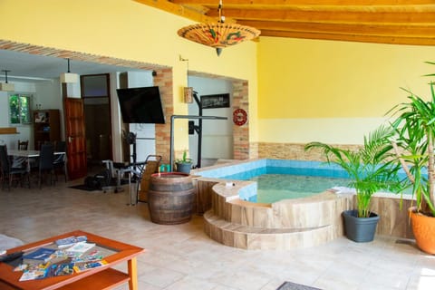 Communal lounge/ TV room, TV and multimedia, Evening entertainment, Pool view, Swimming pool