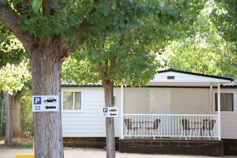 Facade/entrance, Off site