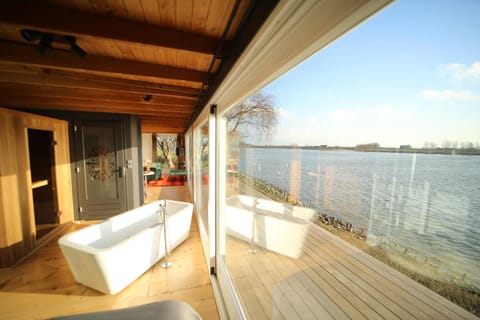 Balcony/Terrace, River view