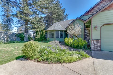 Green Cottage House in McMinnville