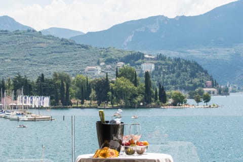 Balcony/Terrace, Lake view