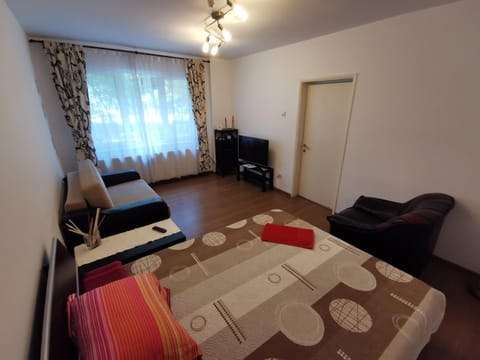 Bed, TV and multimedia, Photo of the whole room, Bedroom, hair dresser