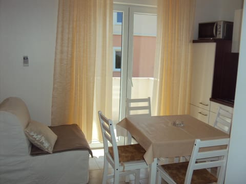 Kitchen or kitchenette, Living room, Dining area