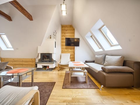 Bed, TV and multimedia, Balcony/Terrace, Living room, Photo of the whole room, Decorative detail, Seating area