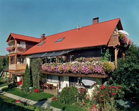 Facade/entrance, Bird's eye view