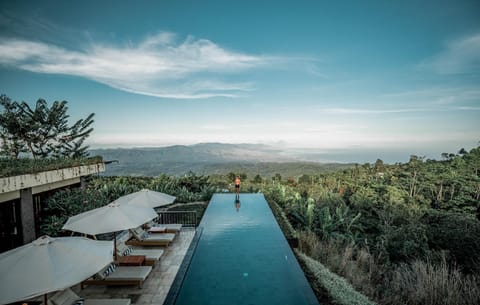Day, Natural landscape, Mountain view, Pool view, Swimming pool, sunbed