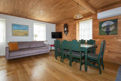 Apartamentas ''Jūratė'' 6-8 asmenims su sauna, privačiu kiemeliu prie jachtklubo. Apartment in Klaipėda County, Lithuania