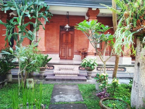 Yumi House Bed and Breakfast in Ubud