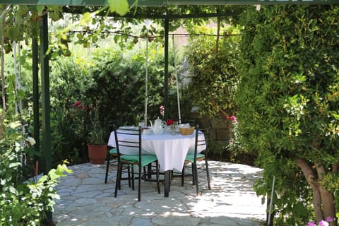 Garden, Dining area
