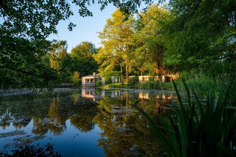 Facade/entrance, Lake view