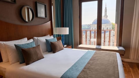 Bed, View (from property/room), Photo of the whole room, Bedroom, City view