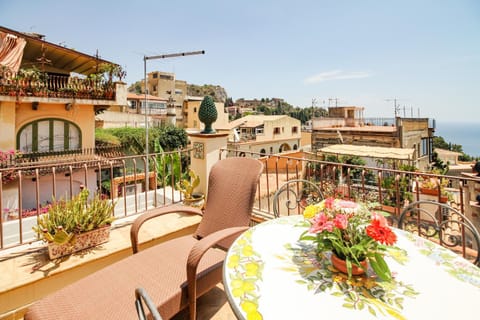 City view, Sea view