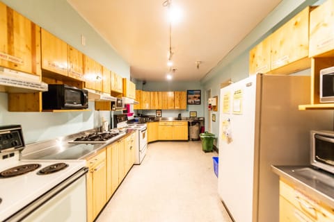 Communal kitchen, Area and facilities