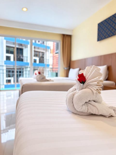 Bed, Photo of the whole room, Bedroom, towels